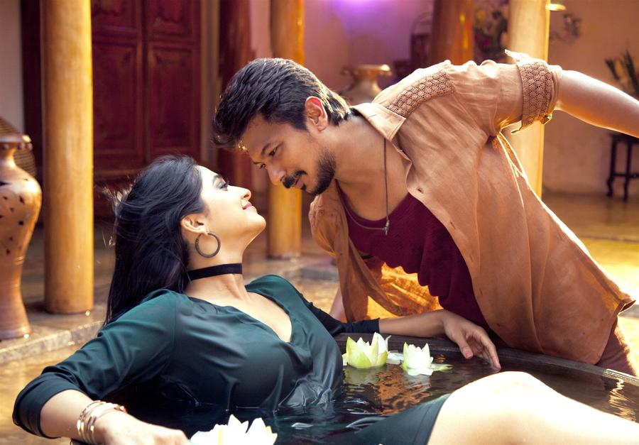 Udhayanidhi Stalin, Regina Cassandra Stills From Saravanan Irukka Bayamaen
