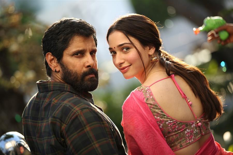 New Stills Of Vikram and Tamannaah From Sketch Tamil Movie