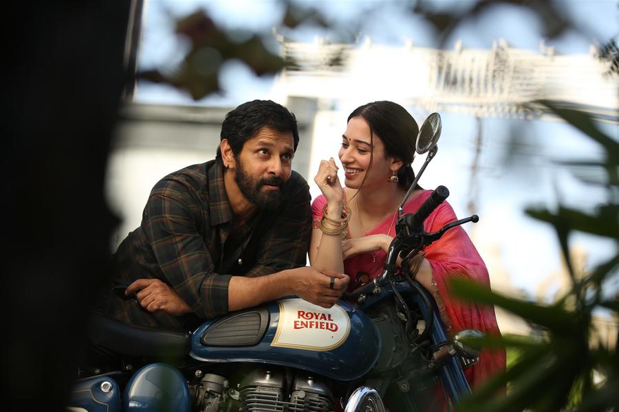 New Stills Of Vikram and Tamannaah From Sketch Tamil Movie