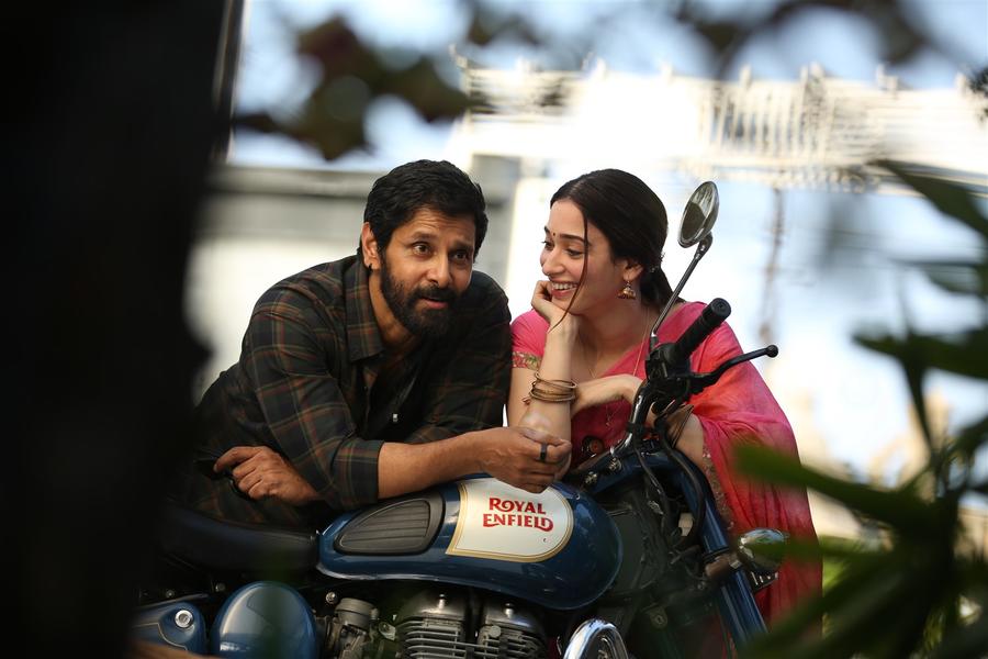 New Stills Of Vikram and Tamannaah From Sketch Tamil Movie