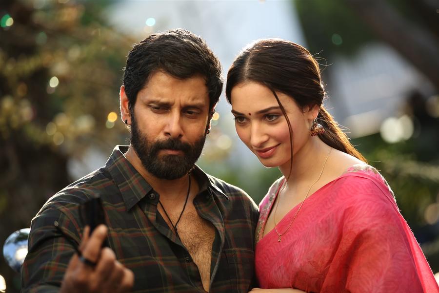 New Stills Of Vikram and Tamannaah From Sketch Tamil Movie
