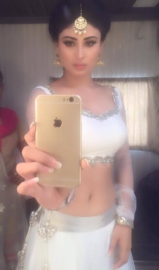 'Naagin’ fame Mouni Roy roped in for Akshay Kumar’s ‘Gold’?