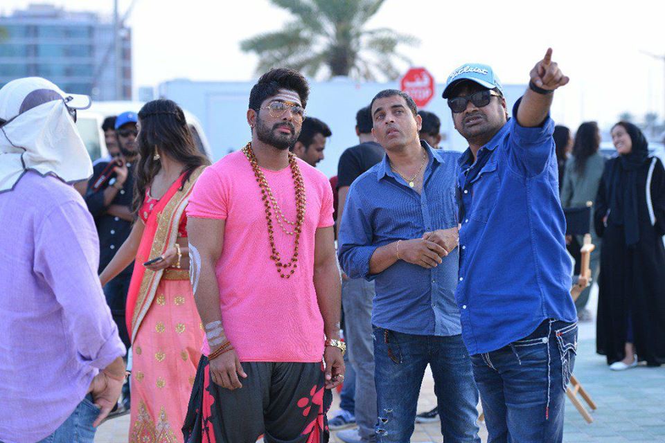 Duvvada Jagannadham Working Stills | Allu Arjun, Director Harish Shankar