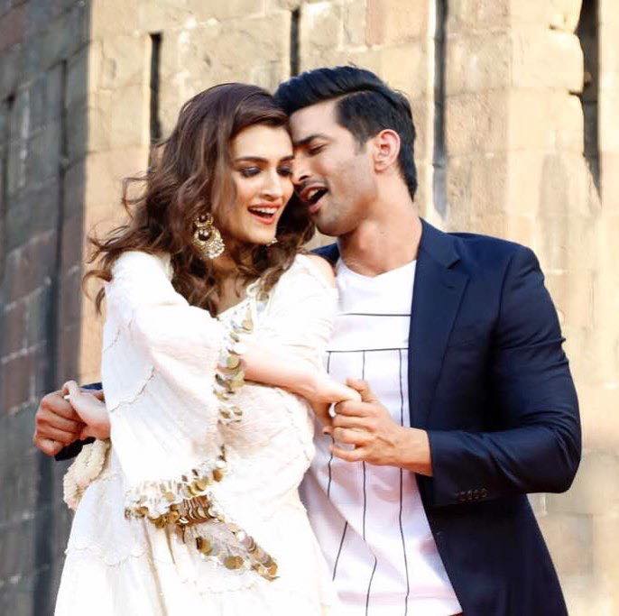 Sushant Singh Rajput and Kriti Sanon stills from Raabta movie