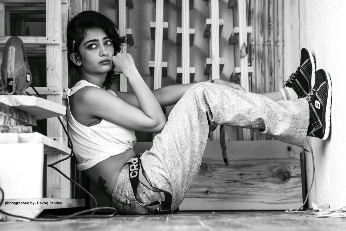 Akshara Hassan latest stills from Vivegam