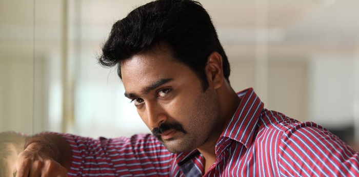 Nibunan Star Prasanna says Kamal or Rajini should join