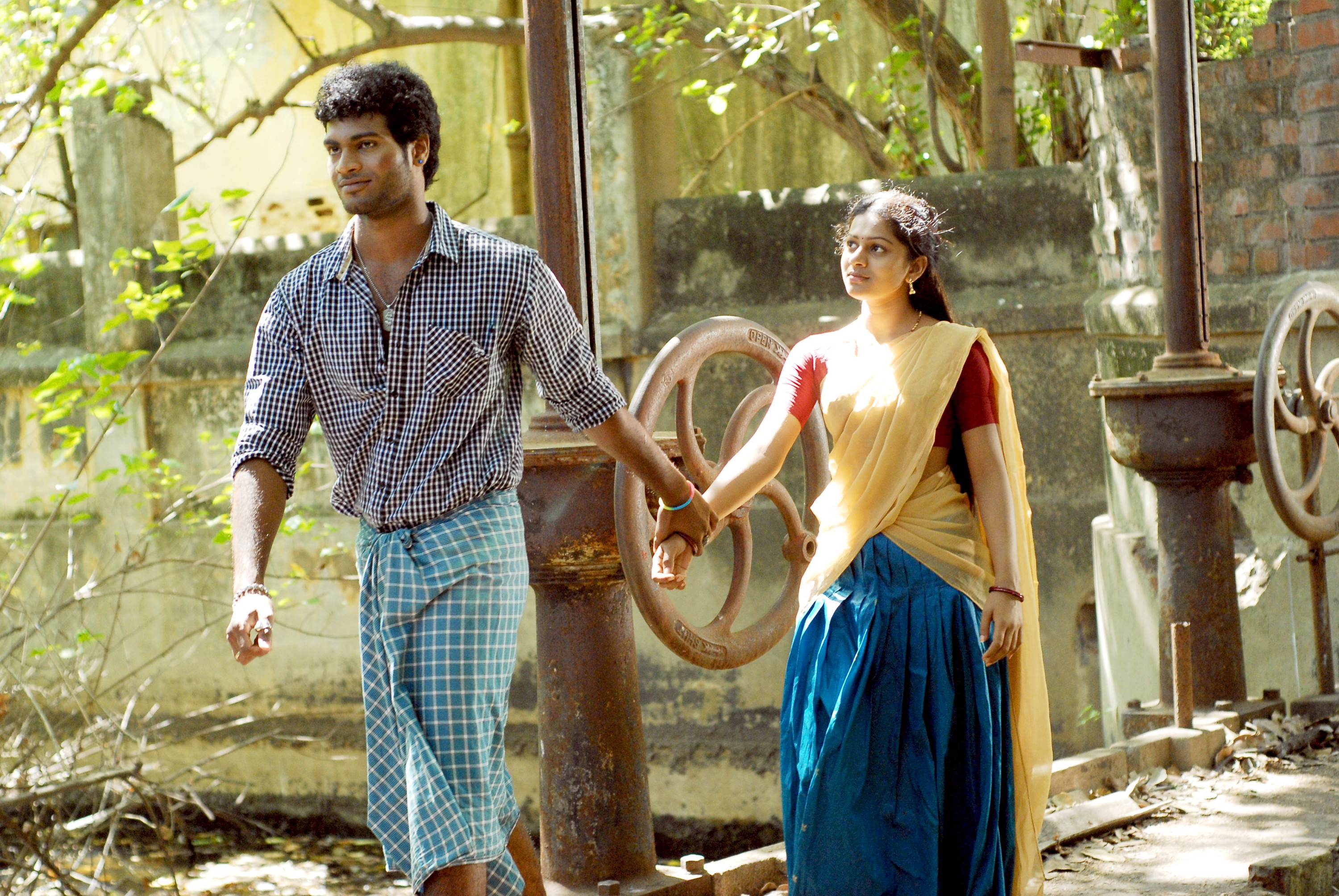 Aakkam Tamil movie working stills