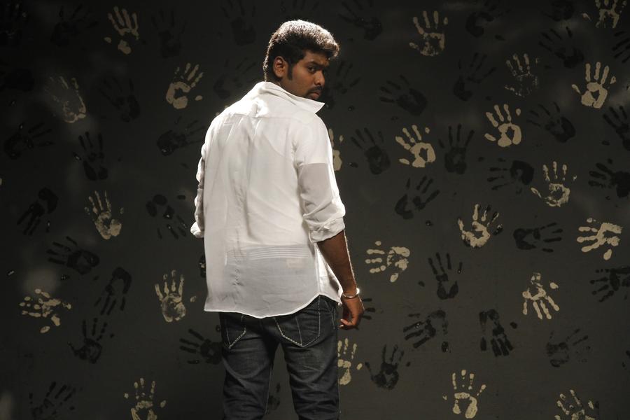 En Aaloda Seruppa Kaanom Movie Stills