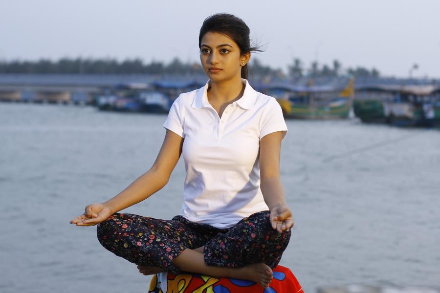 En Aaloda Seruppa Kaanom Movie Stills