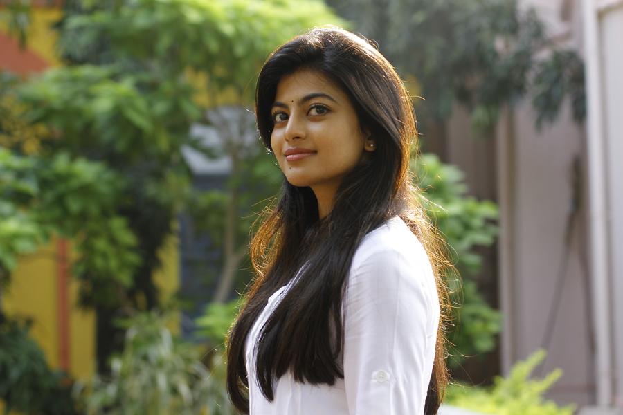 En Aaloda Seruppa Kaanom Movie Stills