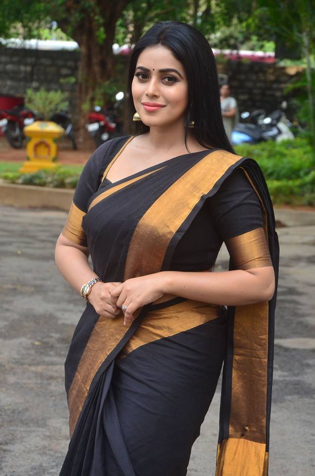 Actress Poorna gone bald for Kodi veeran movie