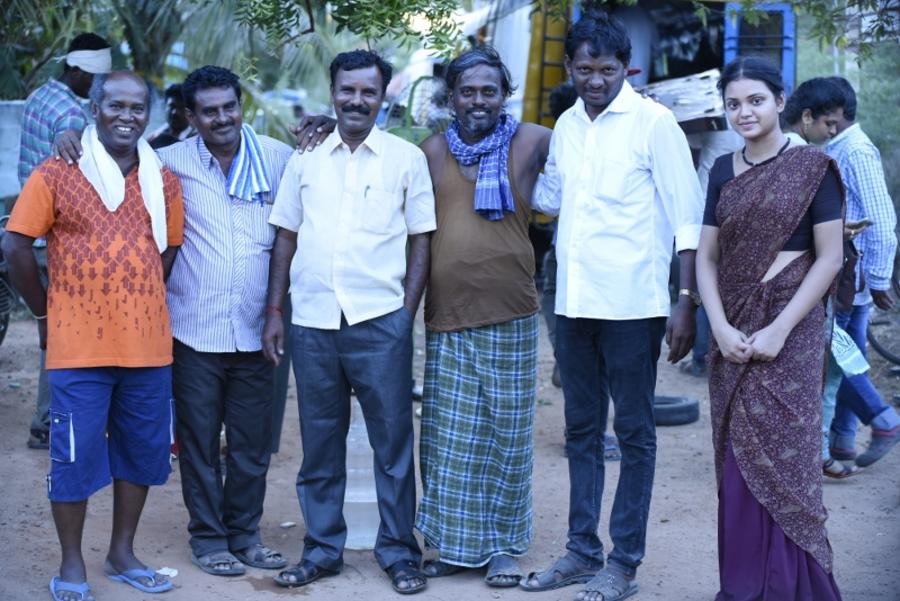 Nadodi Kanavu heroine surprises every one in the set