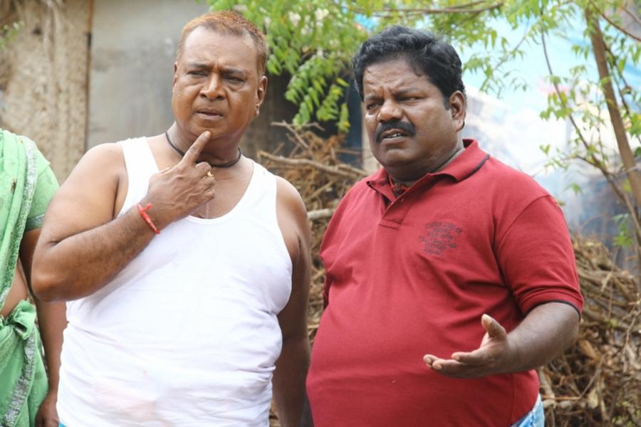 Nadodi Kanavu heroine surprises every one in the set