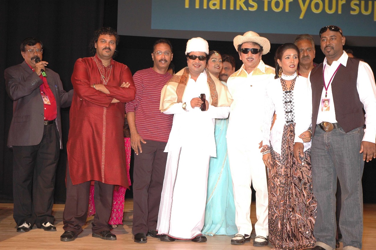 Pandiarajan disguised as MGR