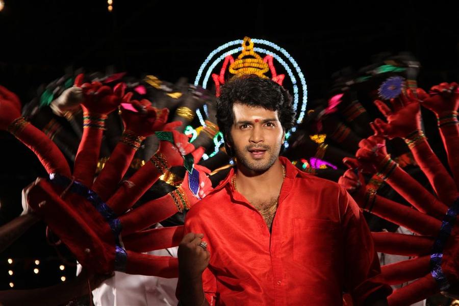 Five reasons why we should watch Aaiyirathil Iruvar