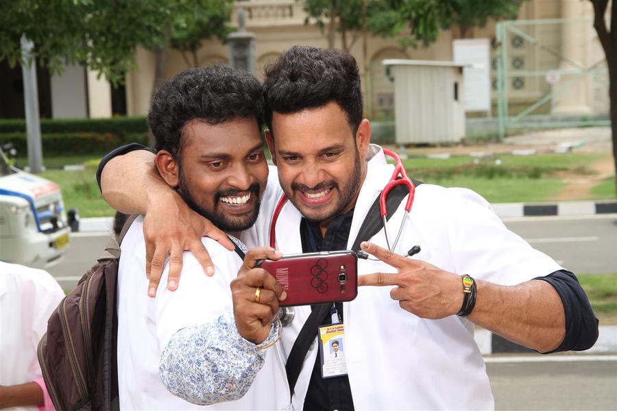 Pottu Tamil Movie Stills