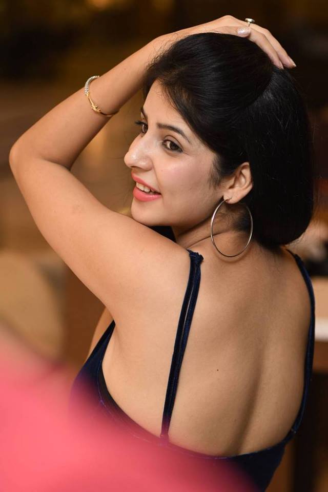 Actress Kashish Vohra latest stills.