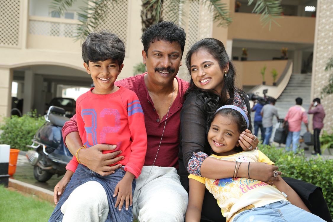 Aandevathai movie latest stills.