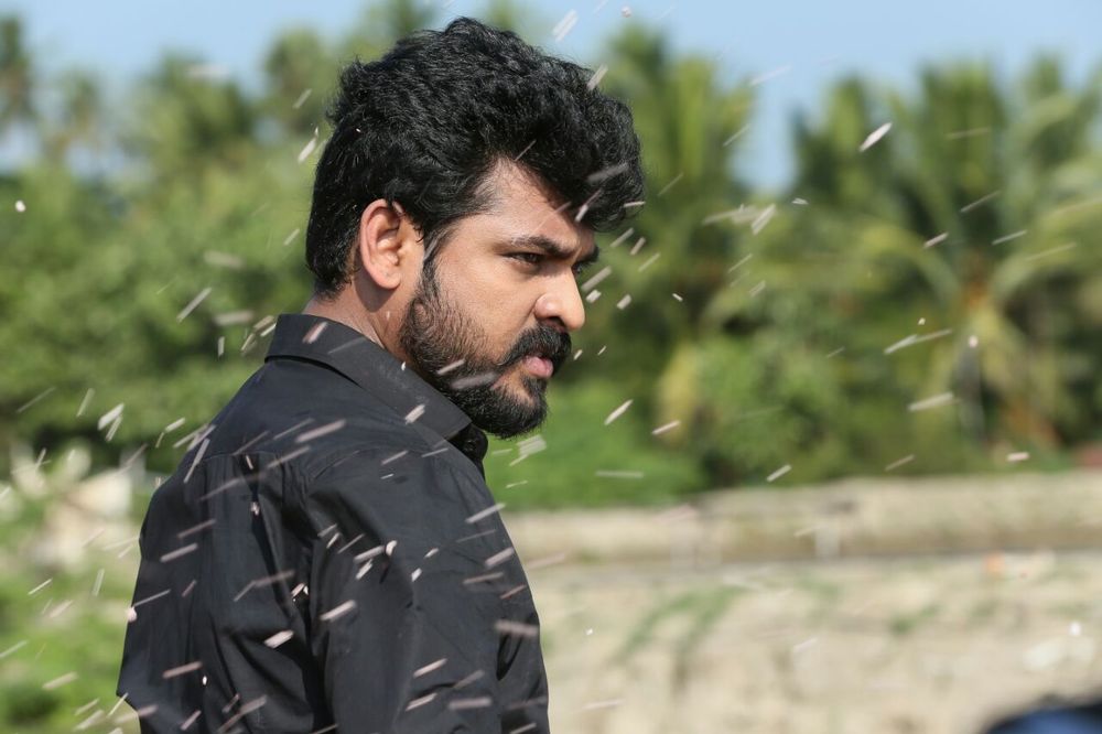 Mannar Vagaiyara movie latest stills.
