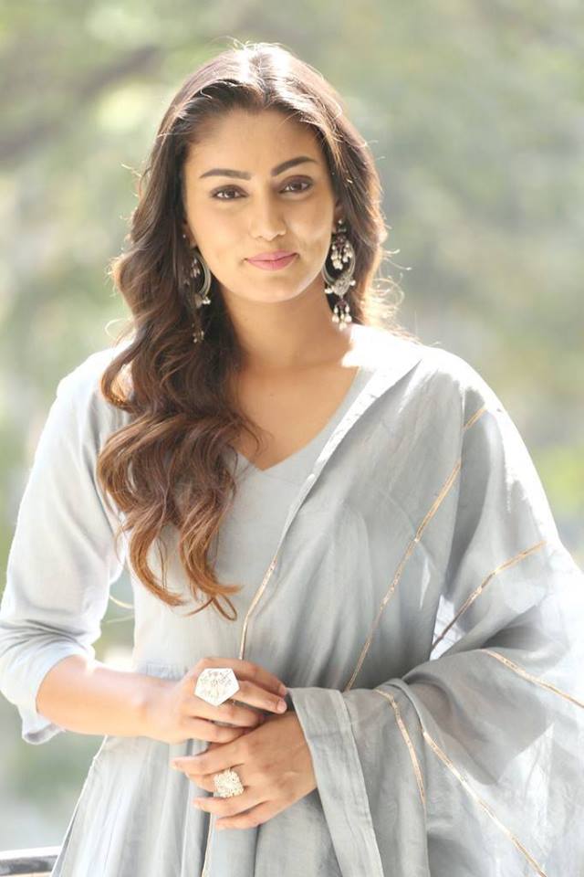 Actress Sana Makbul latest photos.