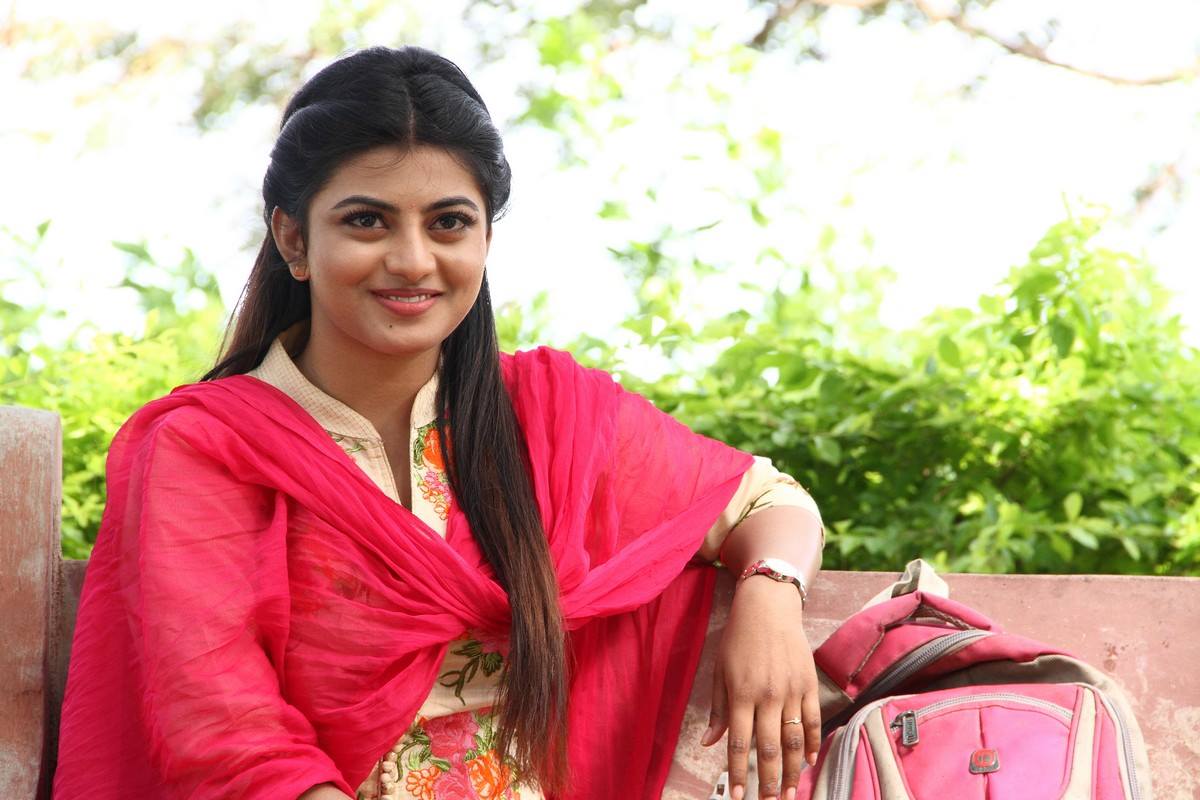 Mannar Vagaiyara movie latest stills.