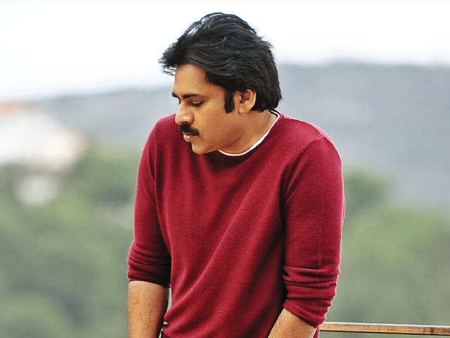 Pawan Kalyan stuns K-Town with his Agnyaathavaasi