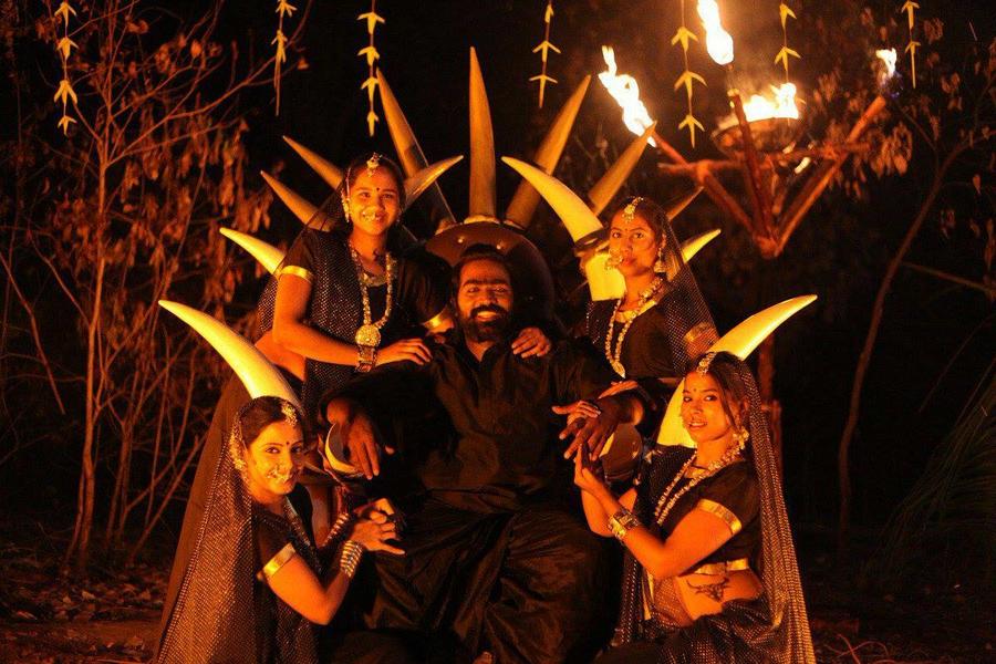 Oru Nalla Naal Paarthu Solren latest pictures.