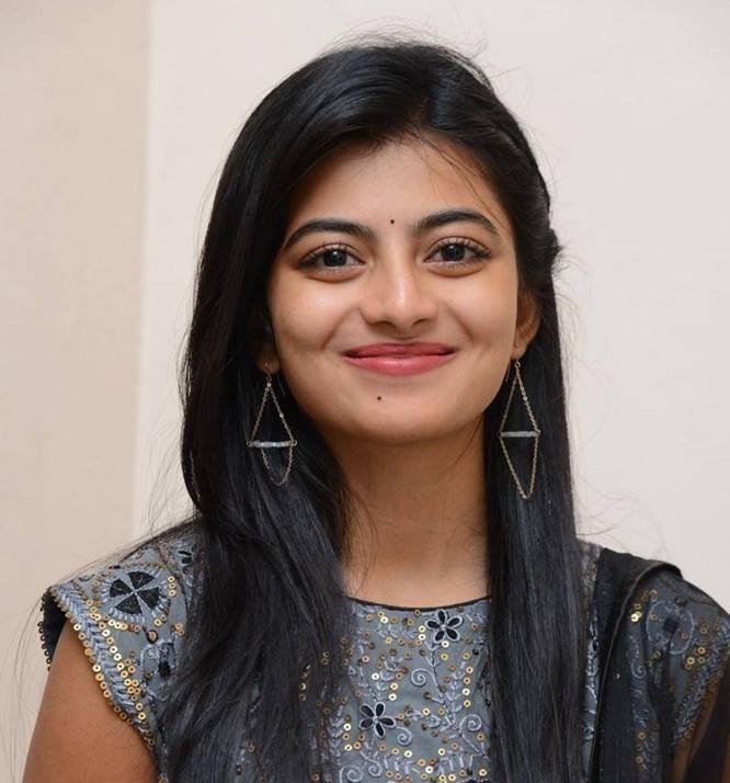 Actress Anandhi latest stills.