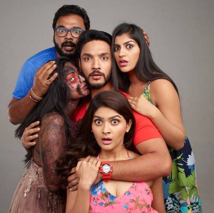 Iruttu Araiyil Murattu Kuththu Photoshoot Pictures.