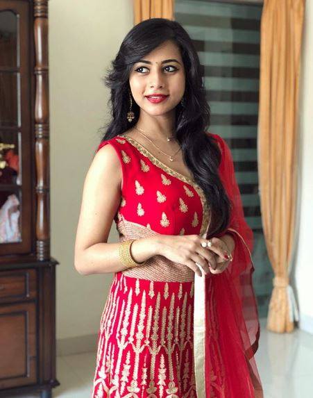 Actress Suza Kumar glamorous pictures