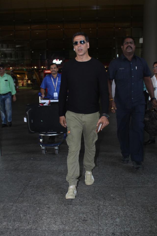 Excellent Actor Akshay Kumar Shooting Spot Photos.