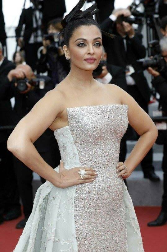 Actress Aishwarya Rai Stunning Photos.