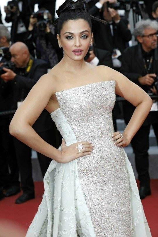 Actress Aishwarya Rai Stunning Photos.