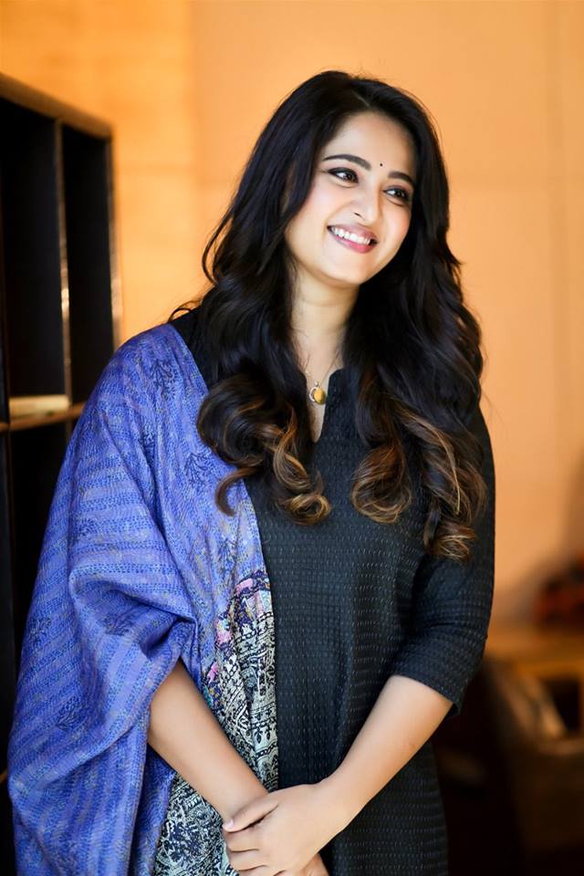 Anushka Shetty Eyepopping Pictures.