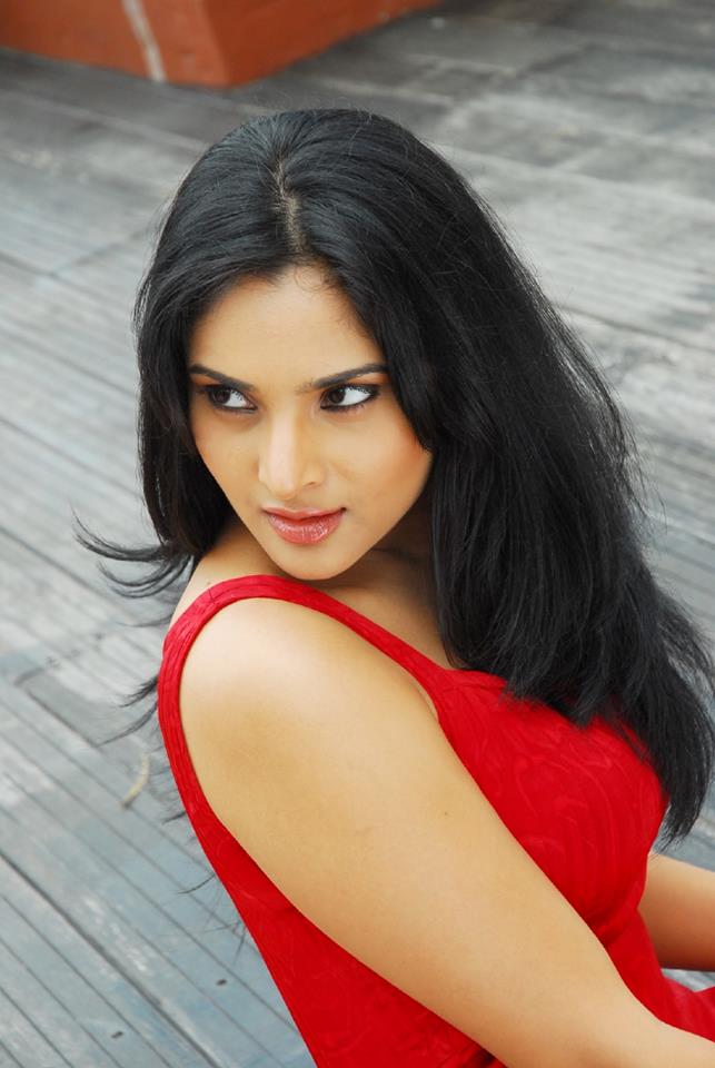 Actress Divya Spandana Photos.