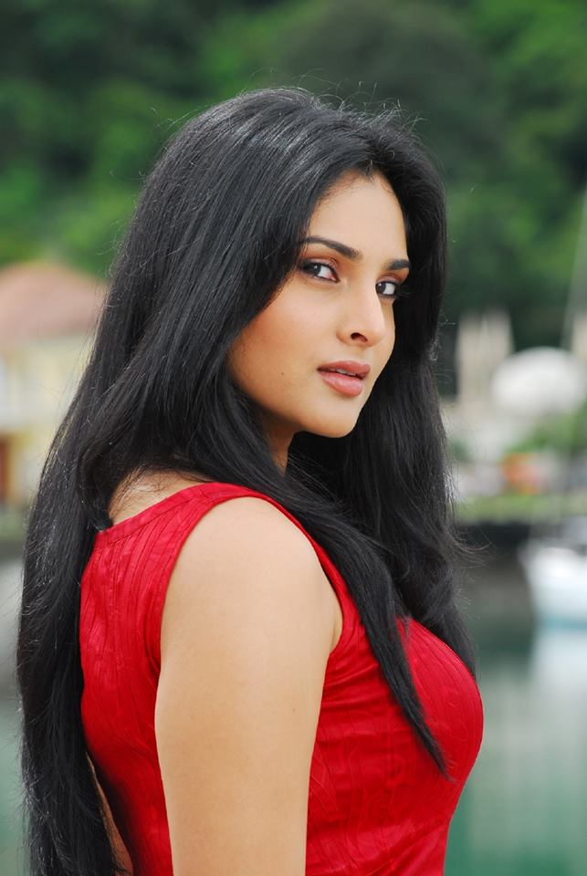 Actress Divya Spandana Photos.