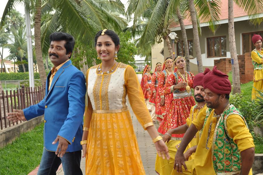 Ennodu Nee Irundhaal Movie Exclusive Photos.
