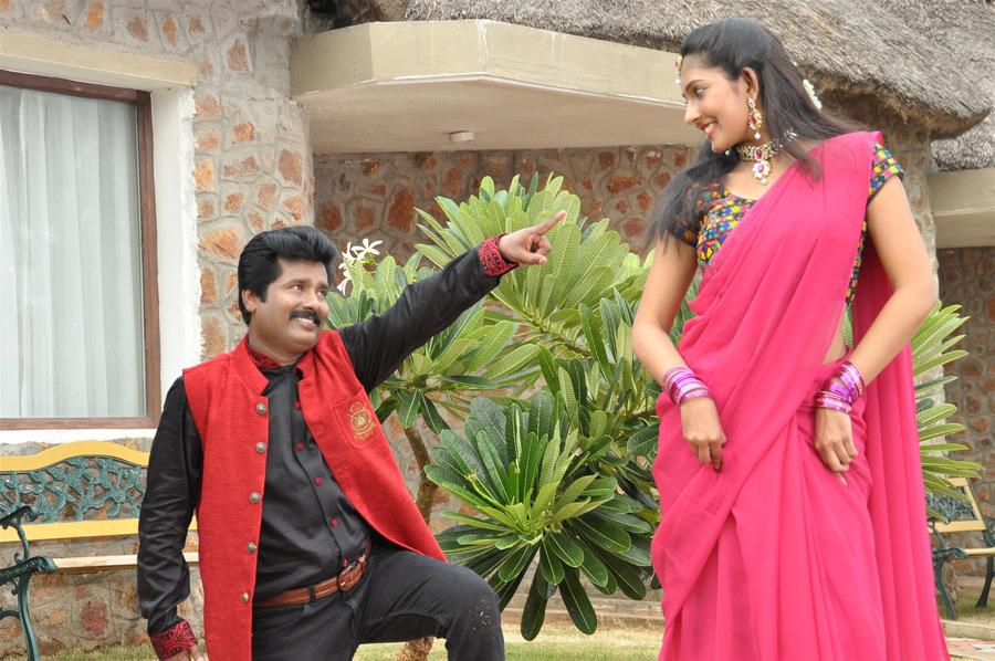 Ennodu Nee Irundhaal Movie Exclusive Photos.