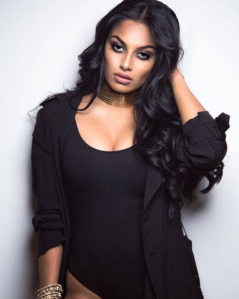 Chandrika Ravi Glamorous Photos.