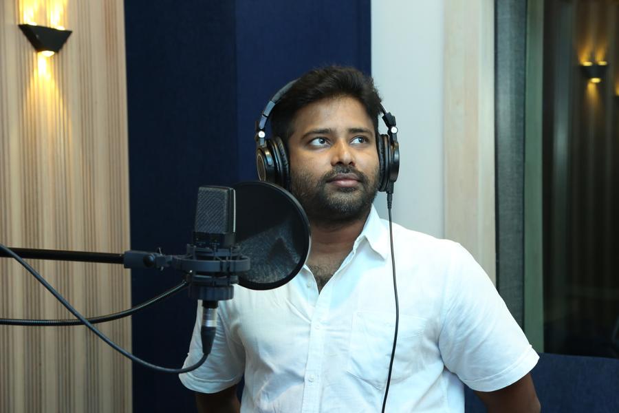 Pallu Padama Paathuka movie dubbing Pooja photos 