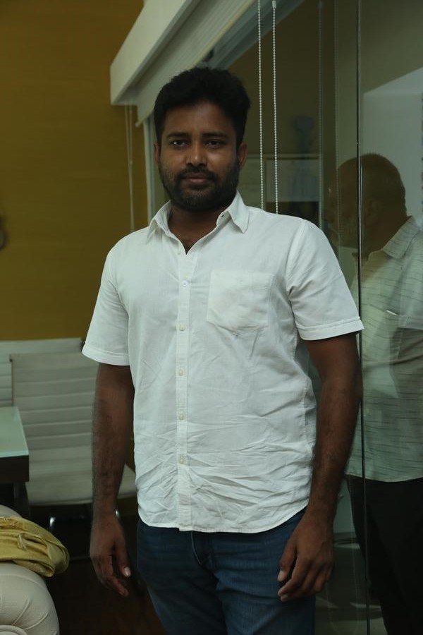 Pallu Padama Paathuka movie dubbing Pooja photos 