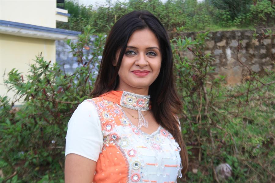 Roja Maaligai New Movie Exclusive Photos.