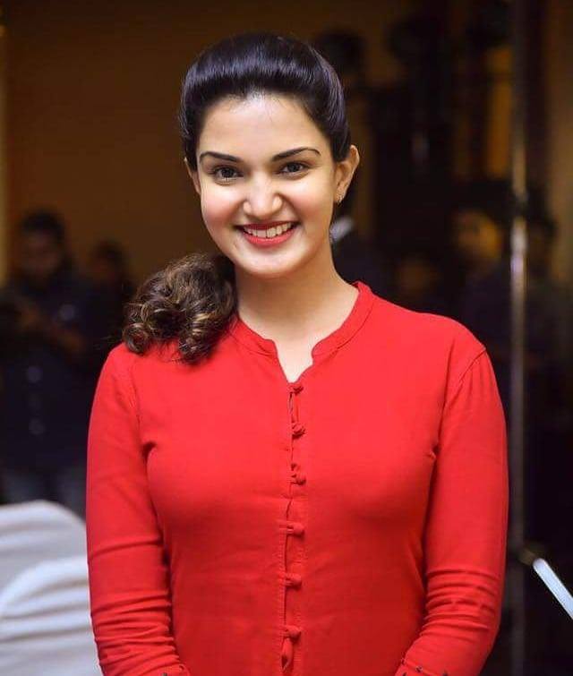 Cute actress Honey Rose Pics.