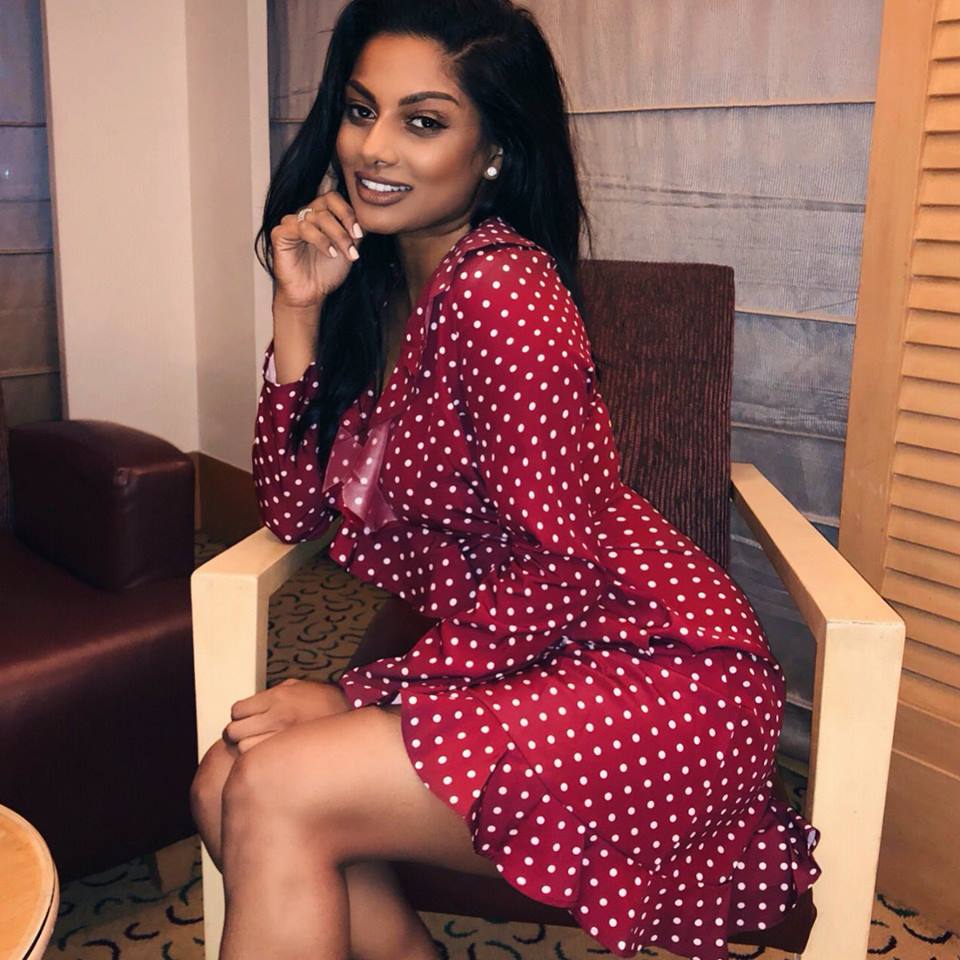 Chandrika Ravi Glamorous Photos.