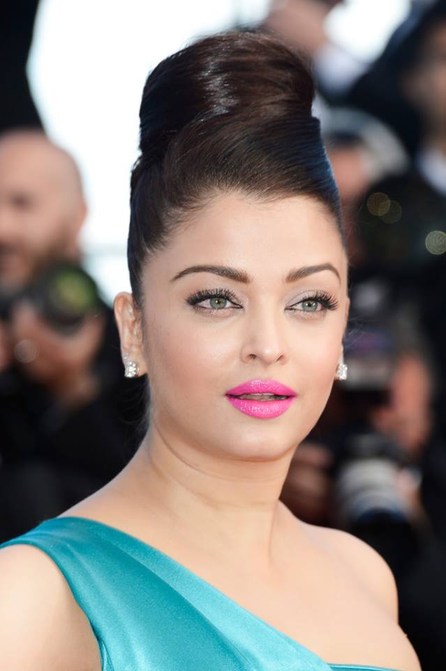 Actress Aishwarya Rai Stunning Photos.