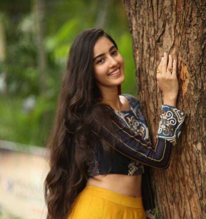 Simrat Kaur Smiley Images.