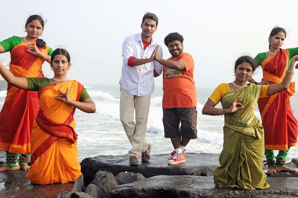 Enga Kaatula Mazhai Latest Stills