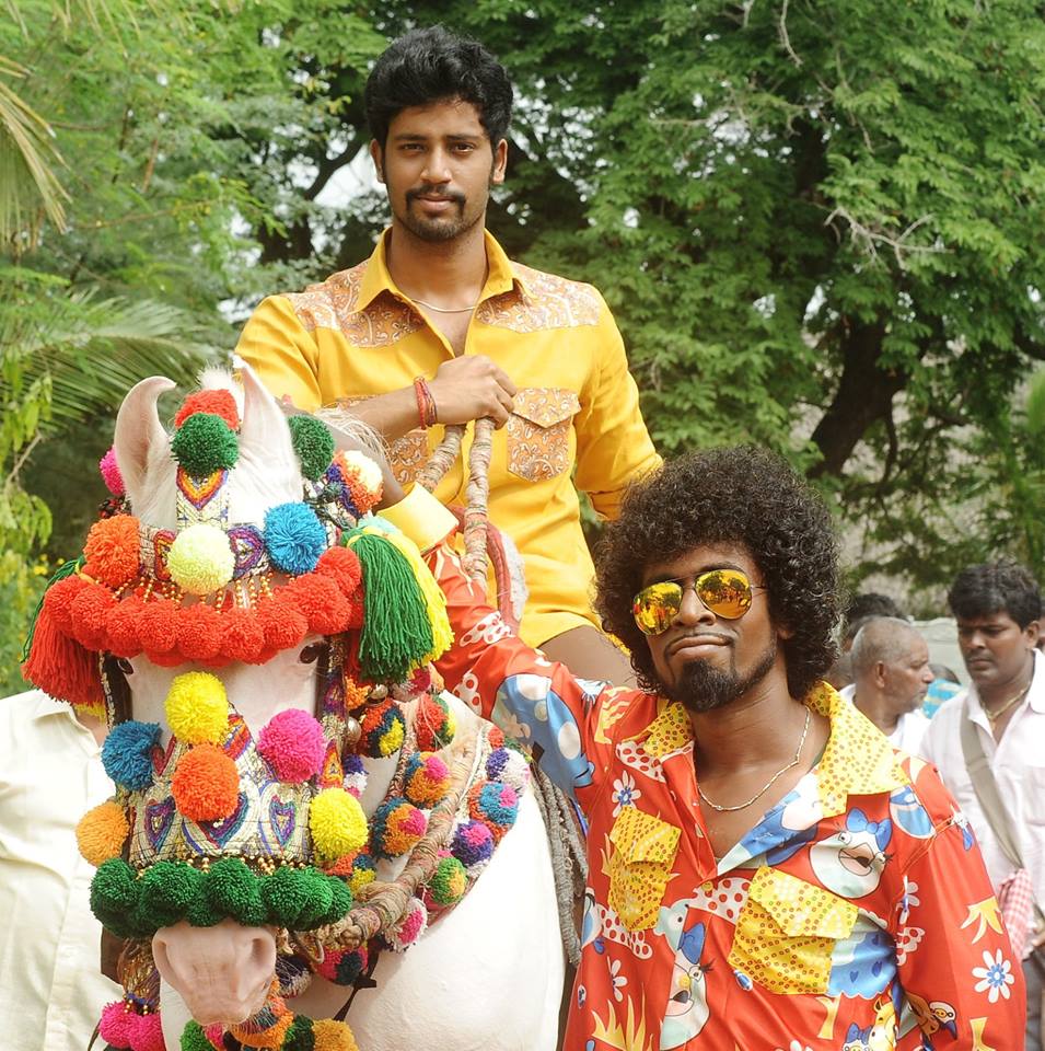 Maniyar Kudumbam Exclusive Images.