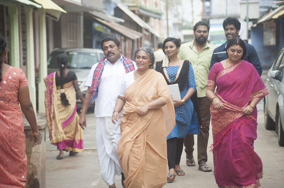 Maniyar Kudumbam Exclusive Images.