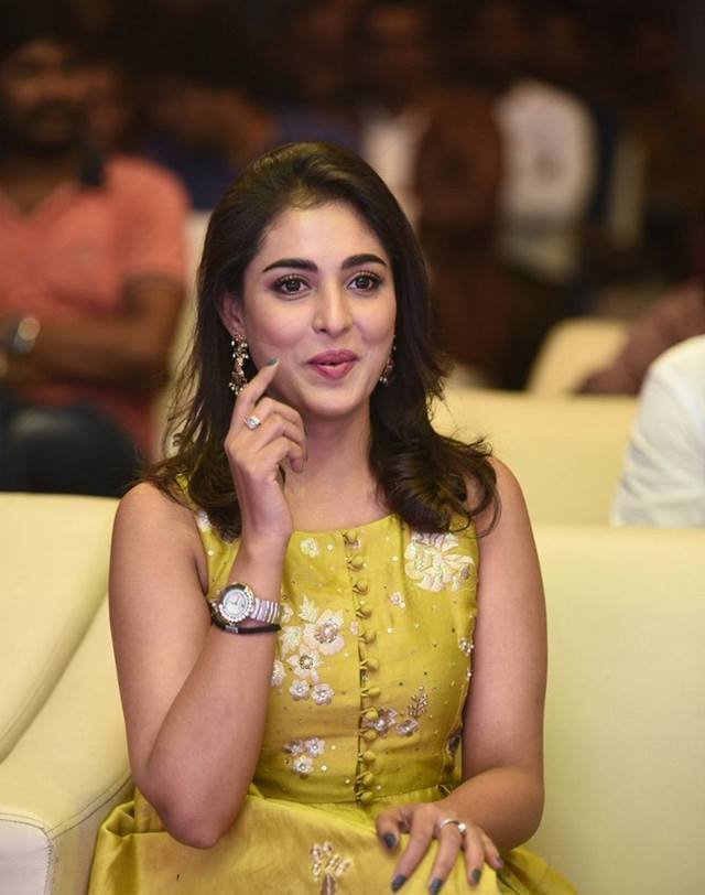 Smiley Actress Madhu Shalini Images.